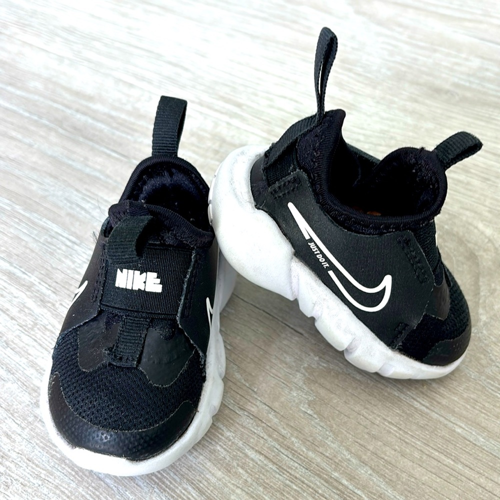Nike Flex Runner 2 Toddler Sneakers Black size 2C